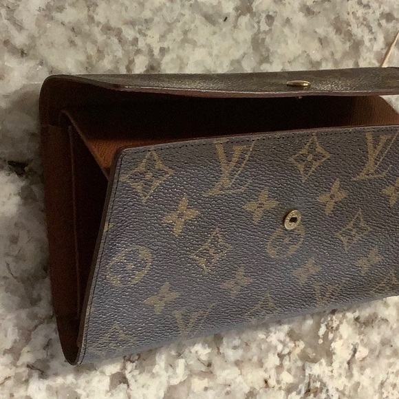 Authentic Louis Vuitton wallet - Picture 7 of 16